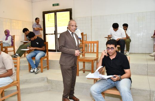 IMG 20260531 WA0054 مراجعة إنجليزي للثانوية العامة 2026 تلخيص شامل رئيس جامعة قناة السويس يتابع امتحانات الطب البيطري يؤكد: 90% من الاختبارات تُجرى إلكترونيًا موقع في الجامعة