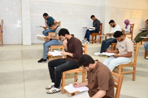 رئيس جامعة قناة السويس يتابع امتحانات الطب البيطري يؤكد: 90% من الاختبارات تُجرى إلكترونيًا 6 رئيس جامعة قناة السويس يتابع امتحانات الطب البيطري