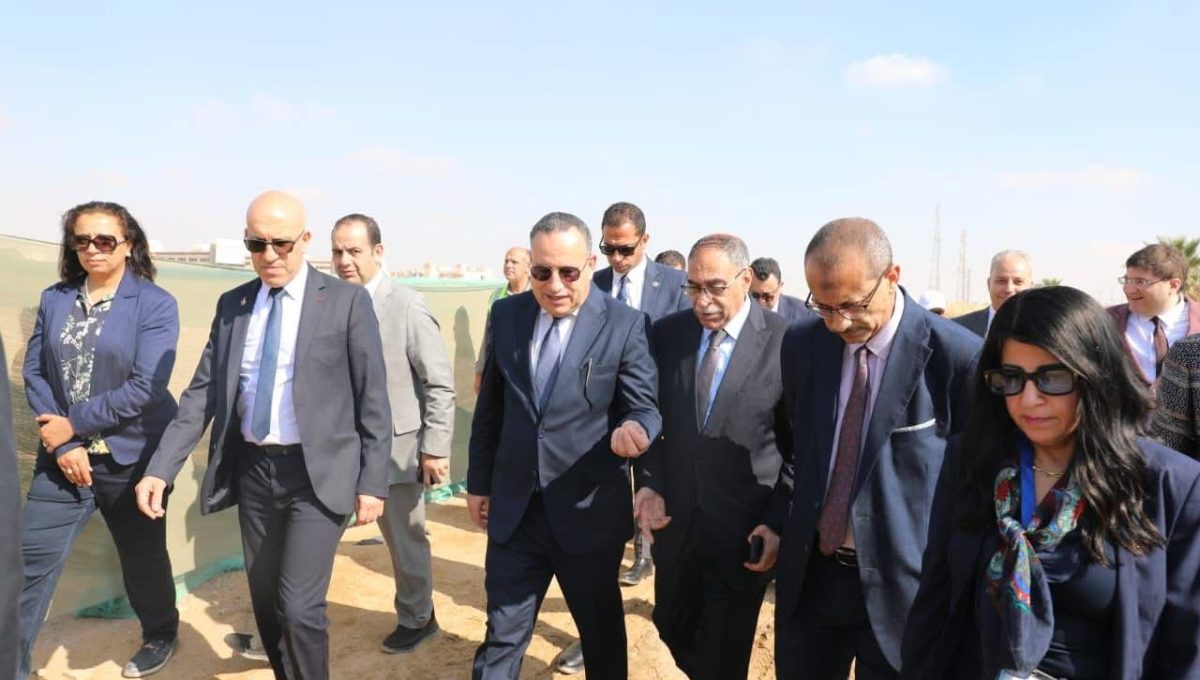 IMG 0703 الحرم الجديد للجامعة الأهلية الفرنسي وزير التعليم العالي يتابع تنفيذ الحرم الجديد للجامعة الأهلية الفرنسية بمدينة الشروق موقع في الجامعة