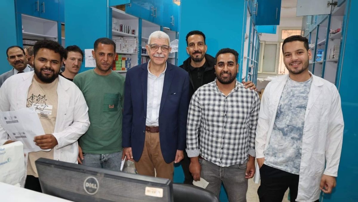 IMG 0867 رئيس جامعة المنوفية رئيس جامعة المنوفية يتفقد صيدلية الإسعاف بالمجمع الطبي ويشيد بانضباط العمل موقع في الجامعة