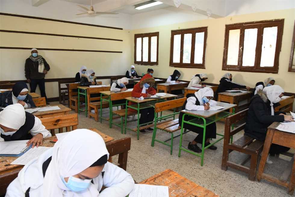 IMG 2069 أقوى 35 سؤالًا في اللغة الإنجليزية الامتحان في جيبك.. أقوى 35 سؤالًا في اللغة الإنجليزية "مستوى الرفيع" لطلاب الإعدادية 2026 موقع في الجامعة