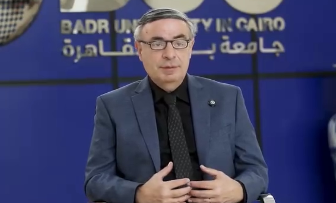 IMG 7889 عميد فنون تطبيقية بدر عميد فنون تطبيقية بدر: الخريج لم يعد يعتمد على الموهبة فقط.. وتقليص مدة الدراسة بالكلية إلى 4 سنوات بدلًا من 5 بدءًا من العام المقبل| خاص موقع في الجامعة