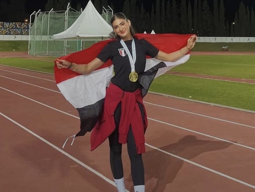 IMG 8098 1 طالبة بآداب عين شمس تحصد ذهبية طالبة بآداب عين شمس تحصد ذهبية قفز الزانة في تونس موقع في الجامعة
