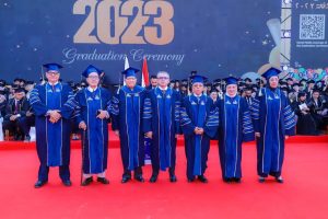 IMG 8104 عميد كلية طب عين شمس عميد كلية طب عين شمس يشهد احتفال تخريج دفعة 2023 موقع في الجامعة