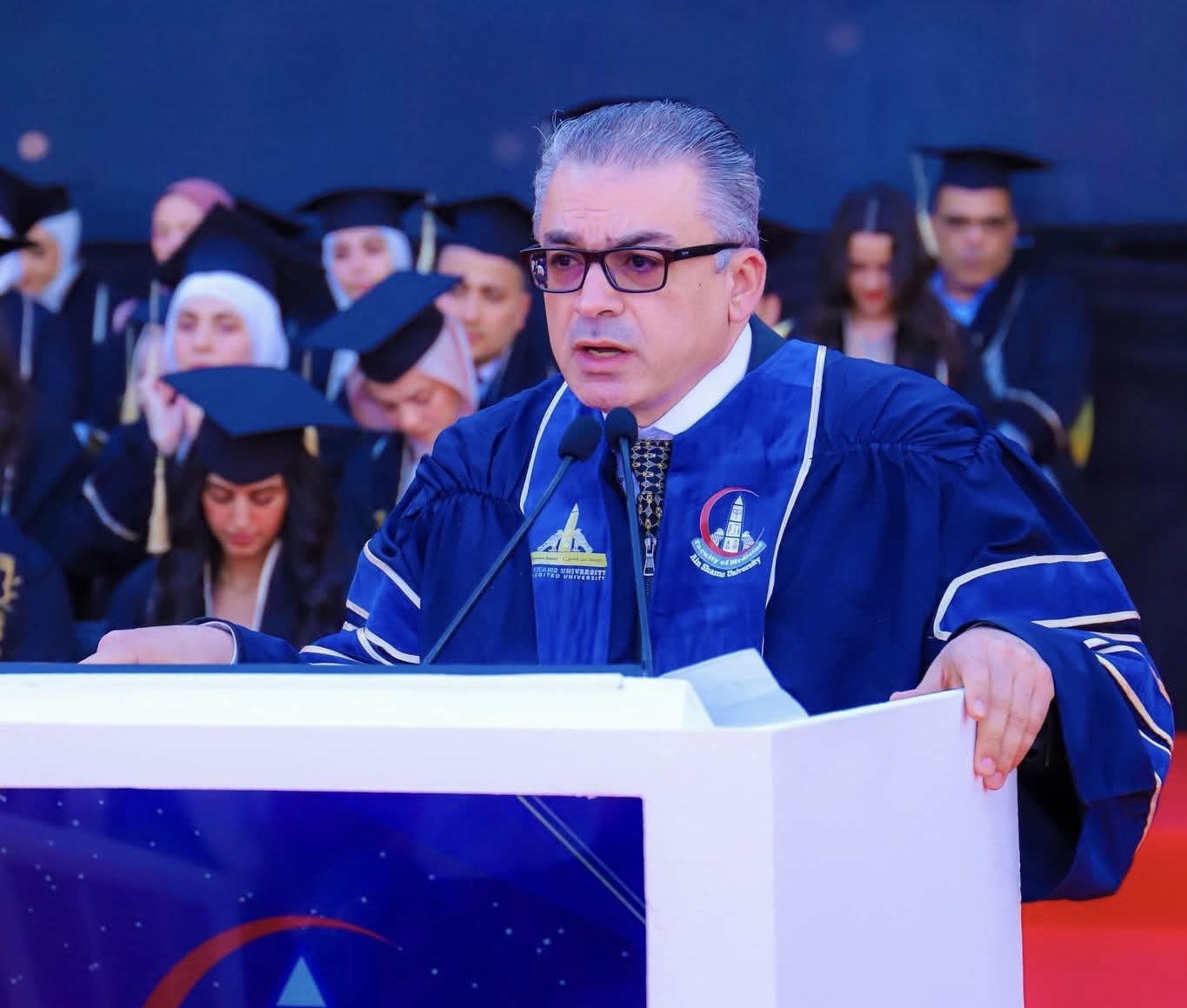IMG 8105 عميد كلية طب عين شمس عميد كلية طب عين شمس يشهد احتفال تخريج دفعة 2023 موقع في الجامعة
