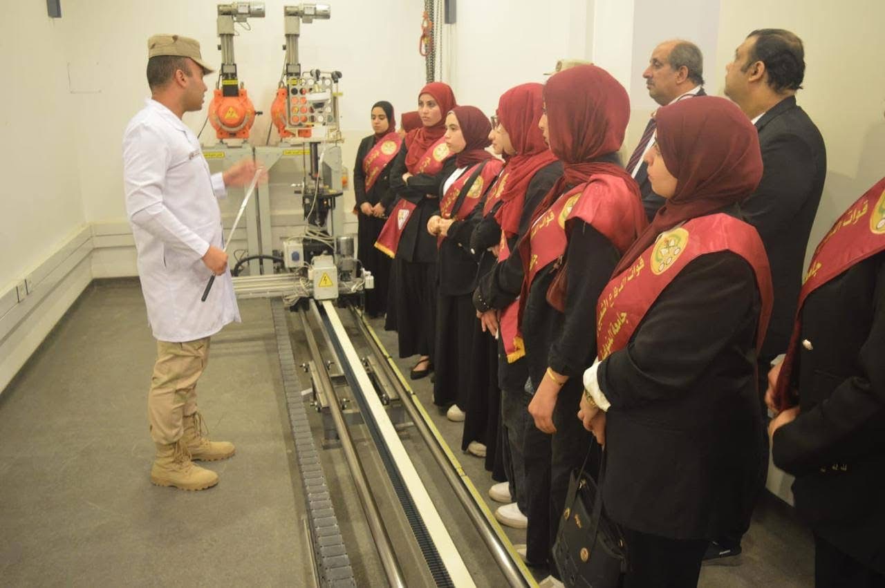 IMG 8300 طلاب علوم المنوفية يزورون معامل الحرب طلاب علوم المنوفية يزورون معامل الحرب الكيميائية بالقوات المسلحة موقع في الجامعة