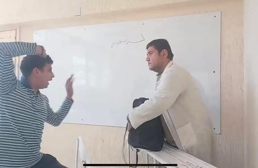 تعدي طالب على معلم داخل مدرسة فندقية