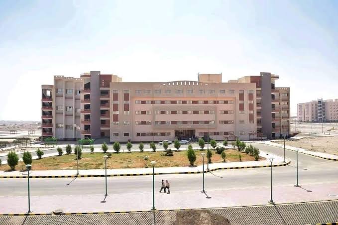 كلية الآداب 