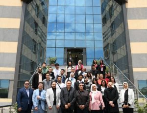 "من الفكرة لسوق العمل".. إعلام المصرية الصينية تستعرض المسارات المهنية لطلاب الفرقة الثانية 5 IMG ٢٠٢٦٠٥٠٦ ١٦٠٦٠٣ إعلام المصرية الصينية تستعرض المسارات المهنية "من الفكرة لسوق العمل".. إعلام المصرية الصينية تستعرض المسارات المهنية لطلاب الفرقة الثانية موقع في الجامعة