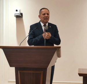 رئيس جامعة دمياط يعرض مشروعات المستشفى الجامعي 