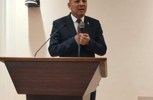 رئيس جامعة دمياط يعرض مشروعات المستشفى الجامعي 