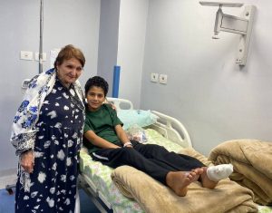 قصر العيني ينجح في علاج حالة نادرة عالمياً لطفل يعاني من آلام “الصواعق الكهربائية” بمستشفى أبو الريش المنيرة 5 IMG ٢٠٢٦٠٥١٣ ١٨٠٥٣٥ قصر العيني ينجح في علاج حالة نادرة عالمياً لطفل قصر العيني ينجح في علاج حالة نادرة عالمياً لطفل يعاني من آلام “الصواعق الكهربائية” بمستشفى أبو الريش المنيرة موقع في الجامعة