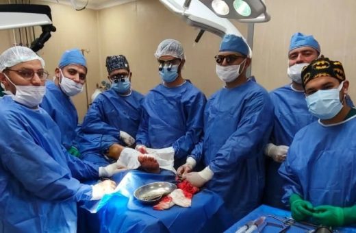 IMG ٢٠٢٦٠٥١٣ ٢١٥٧٠٩ نجاح إعادة بناء الفك السفلي بمستشفيات جامعة بني سويف جراحة دقيقة تُعيد الأمل لمريض خمسيني.. نجاح إعادة بناء الفك السفلي بمستشفيات جامعة بني سويف موقع في الجامعة