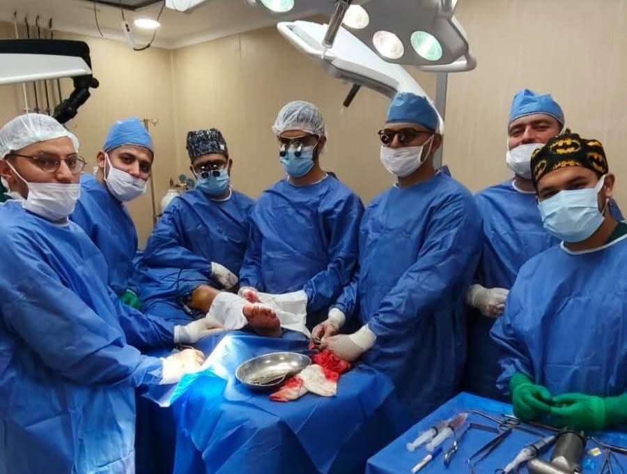 IMG ٢٠٢٦٠٥١٣ ٢١٥٧٠٩ نجاح إعادة بناء الفك السفلي بمستشفيات جامعة بني سويف جراحة دقيقة تُعيد الأمل لمريض خمسيني.. نجاح إعادة بناء الفك السفلي بمستشفيات جامعة بني سويف موقع في الجامعة