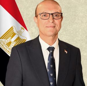 رئيس جامعة أسيوط يؤكد في اليوم الدولي لحفظة السلام: الاستثمار في الإنسان ركيزة السلام العالمي 2 رئيس جامعة أسيوط