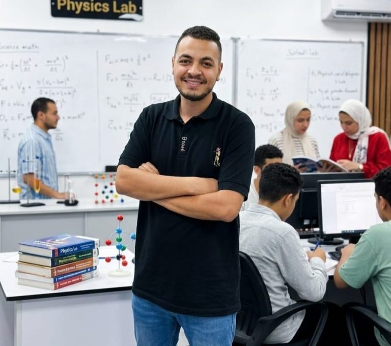 IMG ٢٠٢٦٠٥٣٠ ١٧٥٨٢٨ 768x771 1 مراجعة إنجليزي للثانوية العامة 2026 تلخيص شامل هتقفل الامتحان.. أقوى مراجعة إنجليزي للثانوية العامة 2026 تلخيص شامل في 20 صفحة موقع في الجامعة