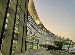 جامعة الإمارات تعلن عن 106 وظائف أكاديمية في مختلف التخصصات.. والتقديم مستمر حتى 2027 3 مبنى حديث بتصميم منحني أنيق