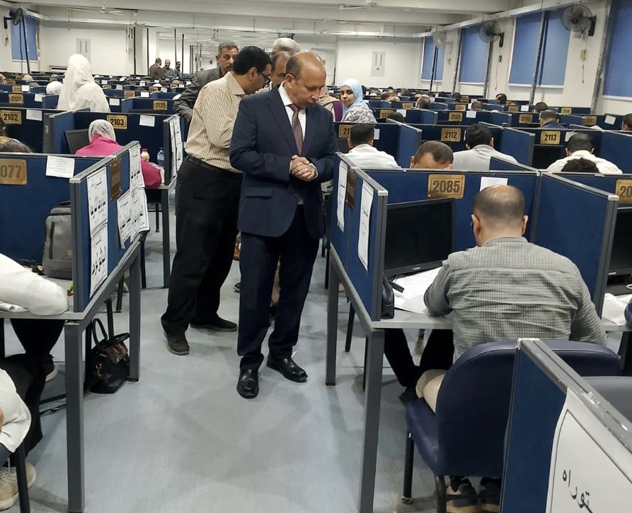 c9148e4a 48e1 4ba3 ba94 7b6b7c22bef0 جامعة القاهرة عميد طب قصر العيني يتفقد لجان الدكتوراه ويؤكد الالتزام الكامل بمعايير الجودة موقع في الجامعة