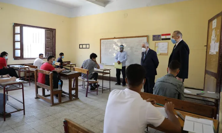 امتحانات الثانوية العامة 1625919707 0 أهم 20 سؤالًا متوقعًا في الإحصاء للثانوية العامة 2026 الامتحان في إيدك.. أهم 20 سؤالًا متوقعًا في الإحصاء للثانوية العامة 2026 موقع في الجامعة