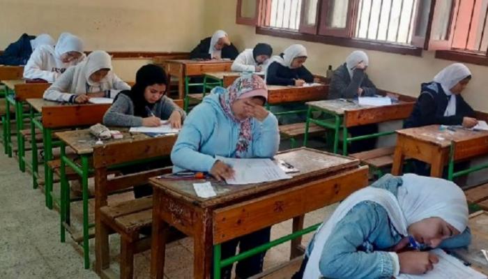 173 150051 preparatory exams مراجعة ليلة الامتحان في اللغة الإنجليزية مراجعة ليلة الامتحان في اللغة الإنجليزية للشهادة الإعدادية.. أسئلة وإجابات في 10 ورقات موقع في الجامعة