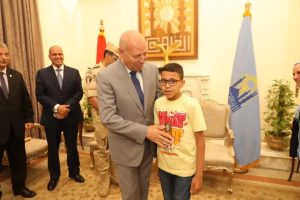 "نفسي في لابتوب".. محافظ القاهرة يحقق أمنية طالب بالتربية الفكرية 5 "نفسي في لابتوب".. محافظ القاهرة يحقق أمنية طالب بالتربية الفكرية