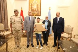 "نفسي في لابتوب".. محافظ القاهرة يحقق أمنية طالب بالتربية الفكرية 4 "نفسي في لابتوب".. محافظ القاهرة يحقق أمنية طالب بالتربية الفكرية