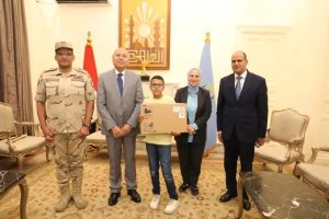 "نفسي في لابتوب".. محافظ القاهرة يحقق أمنية طالب بالتربية الفكرية 3 "نفسي في لابتوب".. محافظ القاهرة يحقق أمنية طالب بالتربية الفكرية