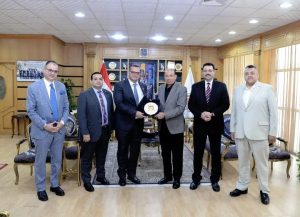 رئيس جامعة المنصورة يستقبل عميد حقوق عين شمس 