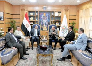 1782055236507 رئيس جامعة المنصورة يستقبل عميد حقوق عين شمس رئيس جامعة المنصورة يستقبل عميد حقوق عين شمس خلال مشاركته في مناقشة دكتوراه بالجامعة موقع في الجامعة
