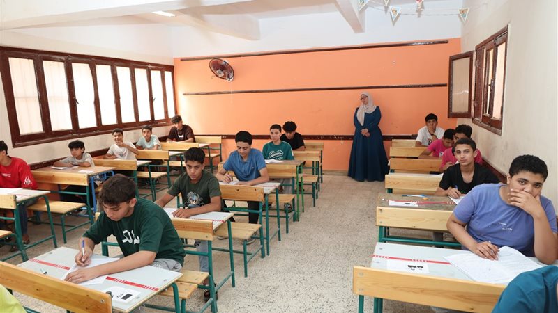 924 نموذج استرشادي للغة الإنجليزية لطلاب الإعدادية هتقفلها بسهولة.. نموذج استرشادي للغة الإنجليزية لطلاب الإعدادية 2026 موقع في الجامعة