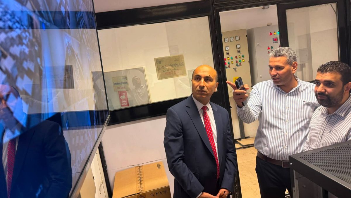 FB IMG 1780408052319 جامعة دمنهور تعزز جاهزيتها الرقمية جامعة دمنهور تعزز جاهزيتها الرقمية.. توجيهات عاجلة لتطوير مركز البيانات وإنشاء موقع احتياطي للطوارئ موقع في الجامعة