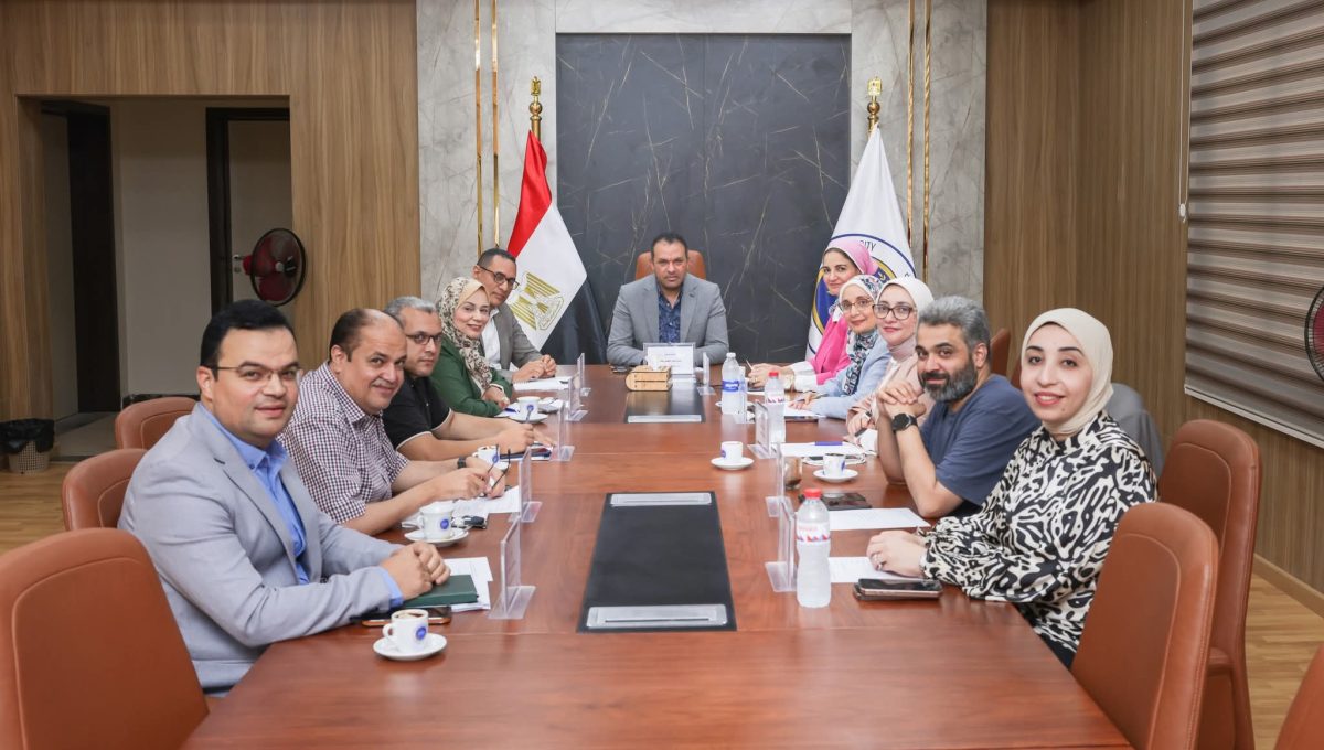 FB IMG 1780510504951 رئيس جامعة المنصورة الأهلية رئيس جامعة المنصورة الأهلية يبحث ملفات التطوير الرقمي وسير العملية التعليمية موقع في الجامعة