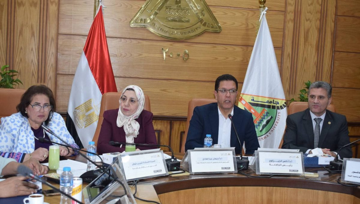 رئيس جامعة بنها يتابع مشروعات المنشآت