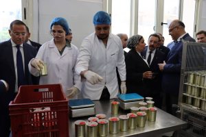 FB IMG 1780595125474 جامعة الإسكندرية بتكلفة 1.3 مليون يورو.. جامعة الإسكندرية تفتتح المركز الخدمي التعليمي لسلسلة قيمة الطماطم بكلية الزراعة موقع في الجامعة