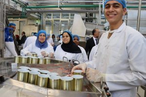 FB IMG 1780595127225 جامعة الإسكندرية بتكلفة 1.3 مليون يورو.. جامعة الإسكندرية تفتتح المركز الخدمي التعليمي لسلسلة قيمة الطماطم بكلية الزراعة موقع في الجامعة