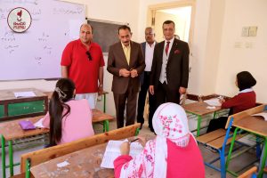 جولة ميدانية لمحافظ سوهاج داخل اللجان.. انتظام امتحانات الدبلومات الفنية والإعدادية دون معوقات