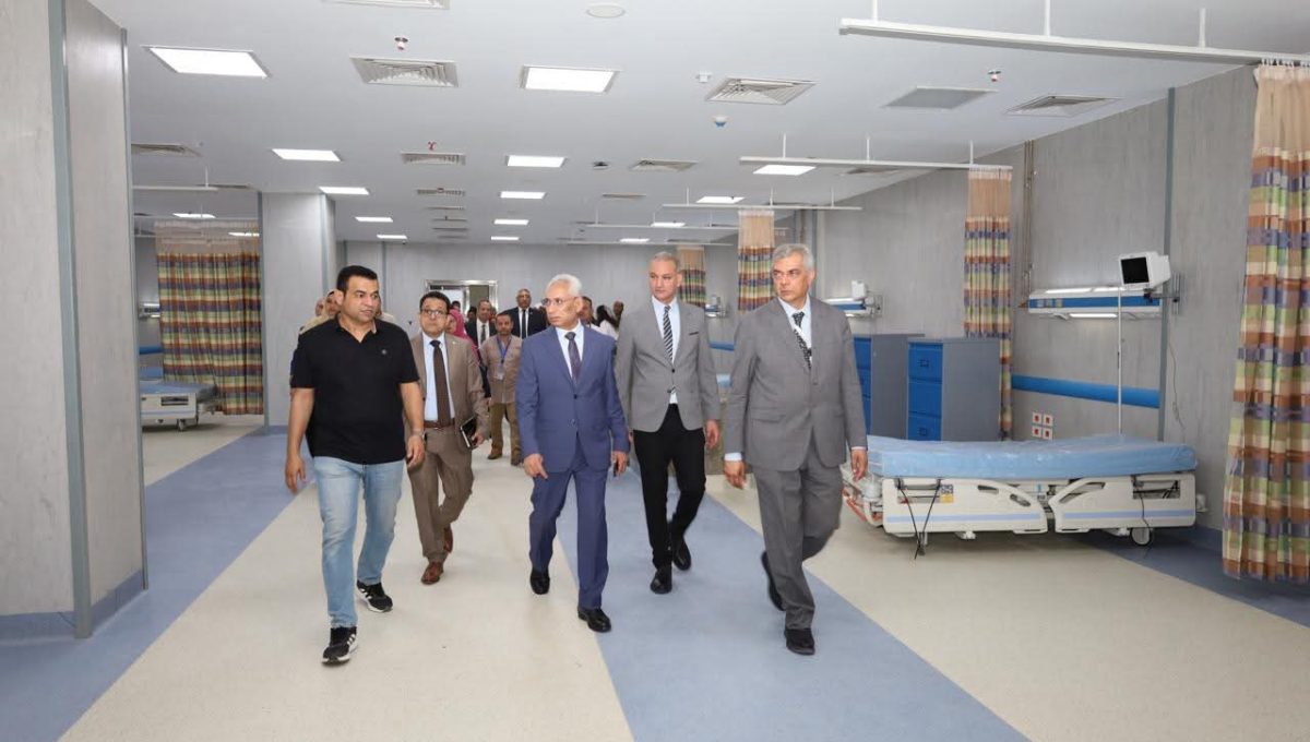 رئيس جامعة المنيا يتفقد المستشفى الثلاثي ووحدة طب الأسرة