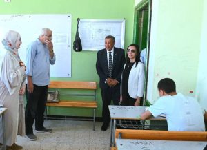 من داخل اللجان.. محافظ البحيرة تتابع امتحانات الإعدادية بكفر الدوار وتطمئن على الطلاب
