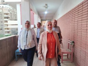 مدير تعليم القاهرة تتابع الامتحانات وأعمال التصحيح ميدانيًا