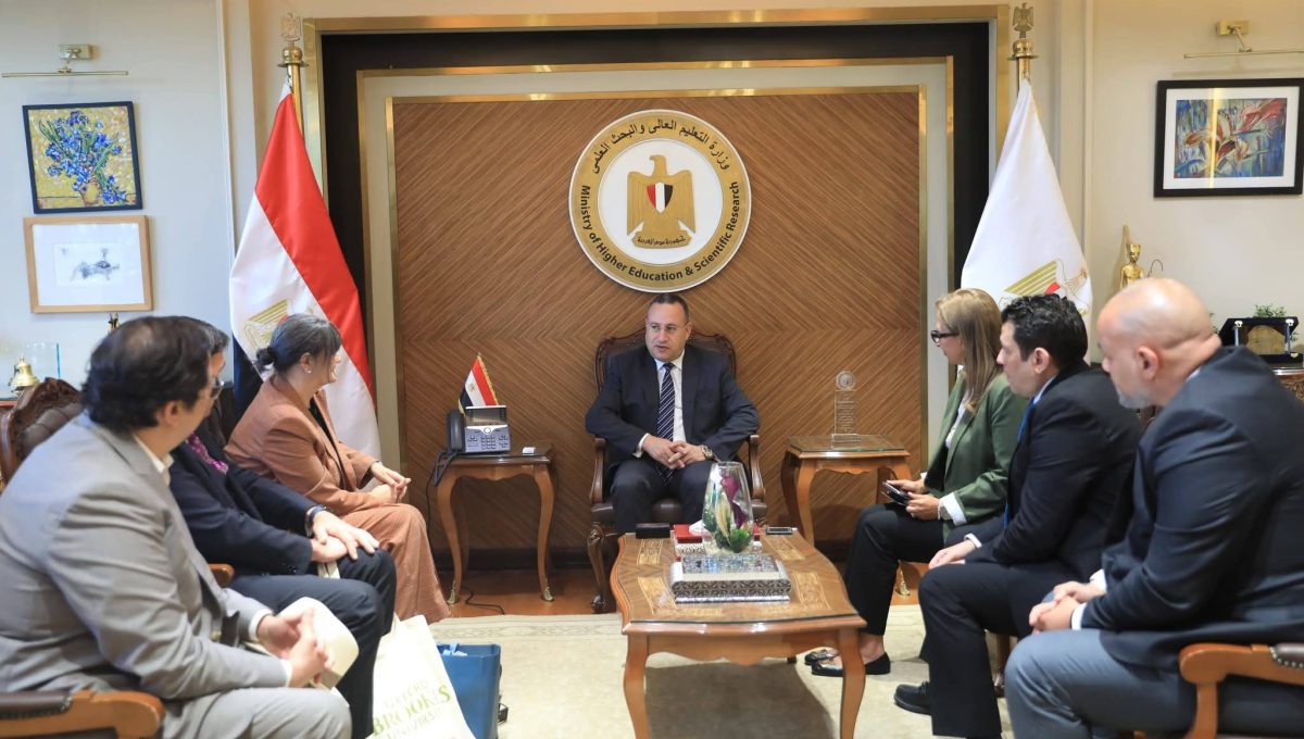 FB IMG 1780993902130 إنشاء فرع لجامعة أكسفورد بروكس البريطانية في مصر التعليم العالي يبحث إنشاء فرع لجامعة أكسفورد بروكس البريطانية في مصر| تفاصيل موقع في الجامعة