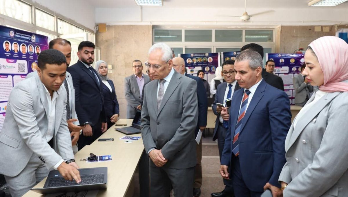 رئيس جامعة المنيا يفتتح ملتقى التوظيف   