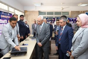 رئيس جامعة المنيا يفتتح ملتقى التوظيف   