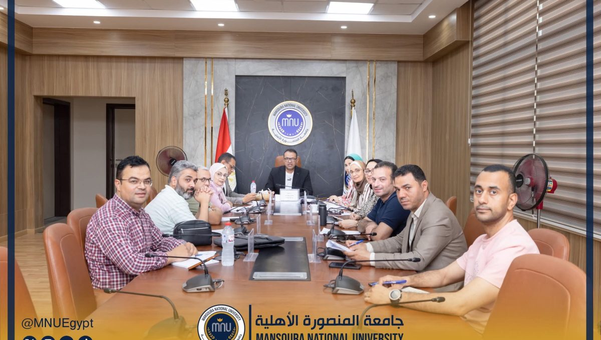 رئيس جامعة المنصورة الأهلية يستعرض استعدادات العام الجامعي 