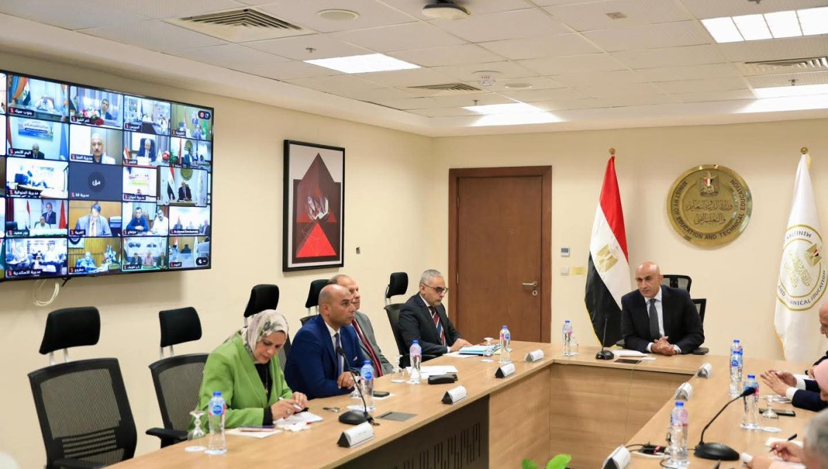 تخصيص مداخل مستقلة للجان وإخلاؤها فور انتهاء الامتحان