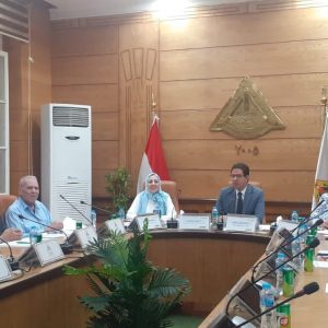 رئيس جامعة بنها يناقش تطوير المدن الجامعية 