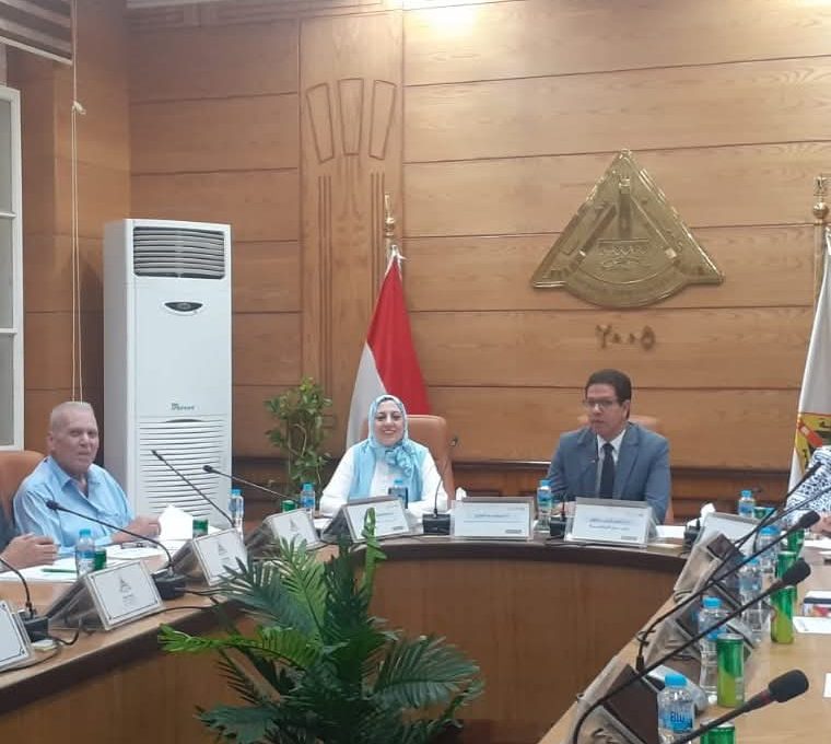 رئيس جامعة بنها يناقش تطوير المدن الجامعية 