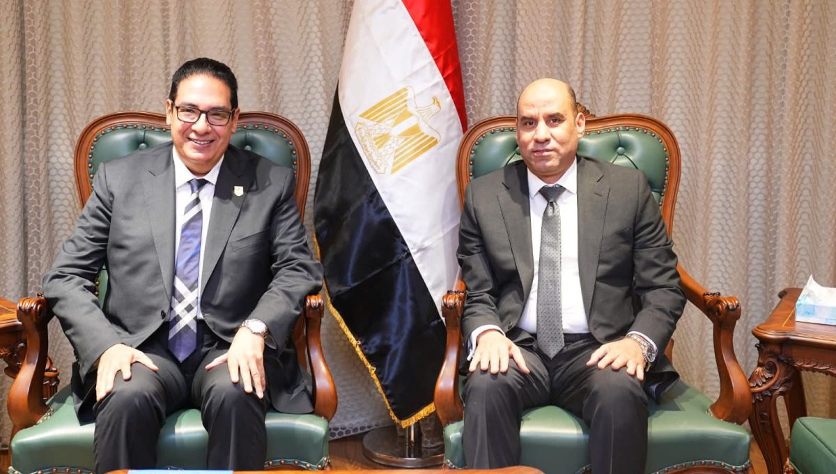 FB IMG 1781781677914 جامعة القاهرة ووزارة العمل تبحثان تعزيز فرص التشغيل لتأهيل الشباب للوظائف المستقبلية.. جامعة القاهرة ووزارة العمل تبحثان تعزيز فرص التشغيل موقع في الجامعة