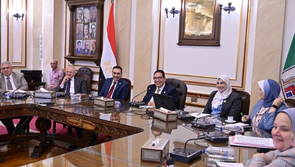 جامعة القاهرة تبحث تفعيل مكتب النزاهة العلمية وتعزيز كفاءة لجان أخلاقيات البحث العلمي