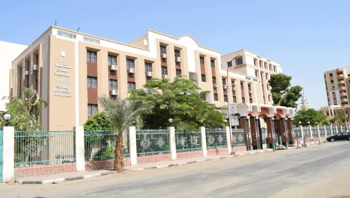 مستشفيات جامعة سوهاج تنجح في استئصال ورم ضخم 