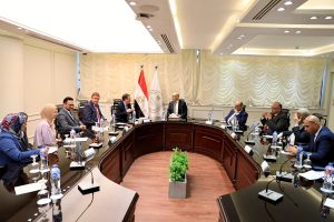 وزير التعليم يناقش مع سفير بريطانيا تطوير التعليم الفني والذكاء الاصطناعي في المدارس